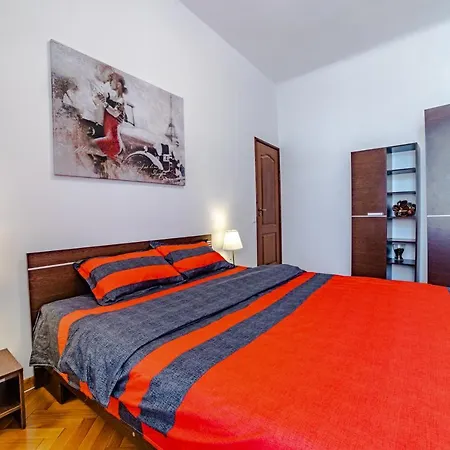 Old Lux Apartment